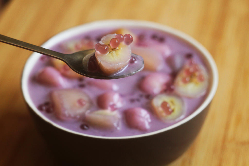 Bilo - bilo or glutinous rice balls